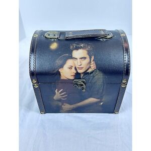 Vintage Twilight: New Moon Carrying Case by NECA